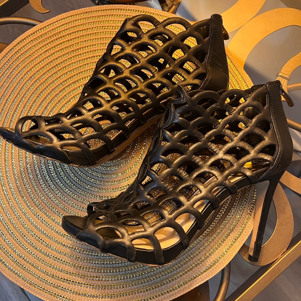 Beautiful Vince Camuto black leather heels